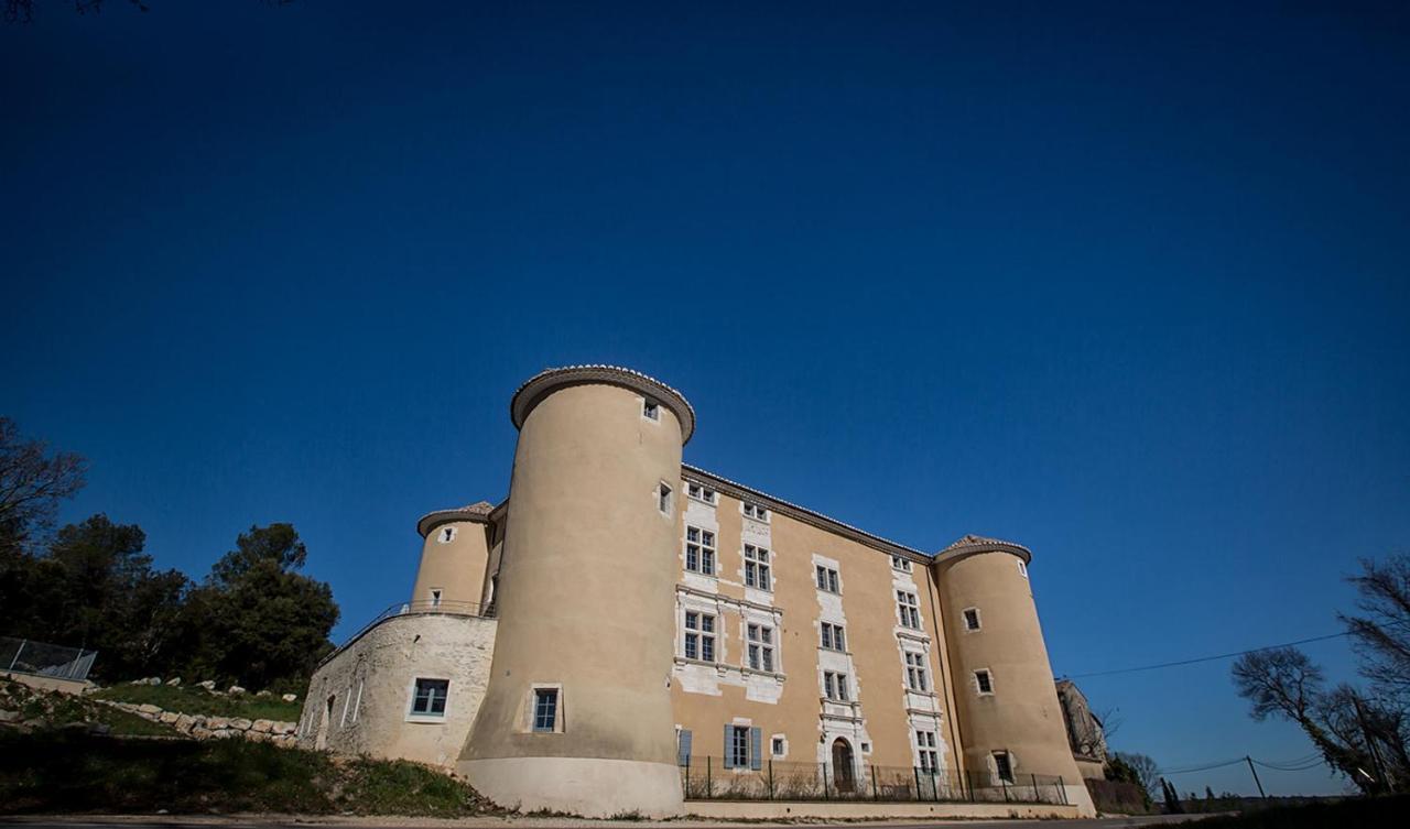 Appartement 4 Personnes Dans Chateau Avec Piscine Lussan  Exterior photo